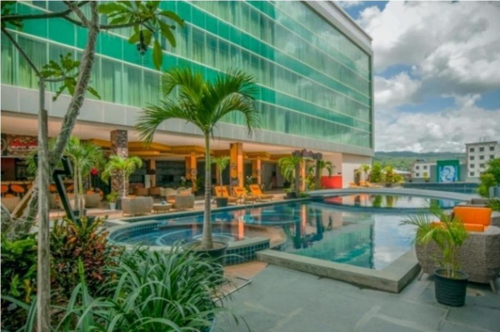 Claro Hotel Kendari Exterior photo